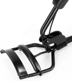INTER-ESQUE® Wimperkruller - Eyelash Curler + 5x Gratis Extra Siliconen Pad - Zwart 9 INTER-ESQUE® Wimperkruller - Eyelash Curler + 5x Gratis Extra Siliconen Pad - Zwart -Cosmetica Winkel 1063x1200 2