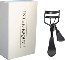 INTER-ESQUE® Wimperkruller - Eyelash Curler + 5x Gratis Extra Siliconen Pad - Zwart 10 INTER-ESQUE® Wimperkruller - Eyelash Curler + 5x Gratis Extra Siliconen Pad - Zwart -Cosmetica Winkel 1200x1120 1