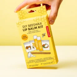 Kikkerland DIY Bijenwas Lip Balsem Kit - Maak Je Eigen Lippenbalsem - 100% Natuurlijk - Voor Twee Balsem Sticks 10 Kikkerland DIY Bijenwas Lip Balsem Kit - Maak Je Eigen Lippenbalsem - 100% Natuurlijk - Voor Twee Balsem Sticks -Cosmetica Winkel 1200x1200 261