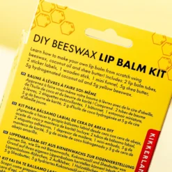 Kikkerland DIY Bijenwas Lip Balsem Kit - Maak Je Eigen Lippenbalsem - 100% Natuurlijk - Voor Twee Balsem Sticks 11 Kikkerland DIY Bijenwas Lip Balsem Kit - Maak Je Eigen Lippenbalsem - 100% Natuurlijk - Voor Twee Balsem Sticks -Cosmetica Winkel 1200x1200 262