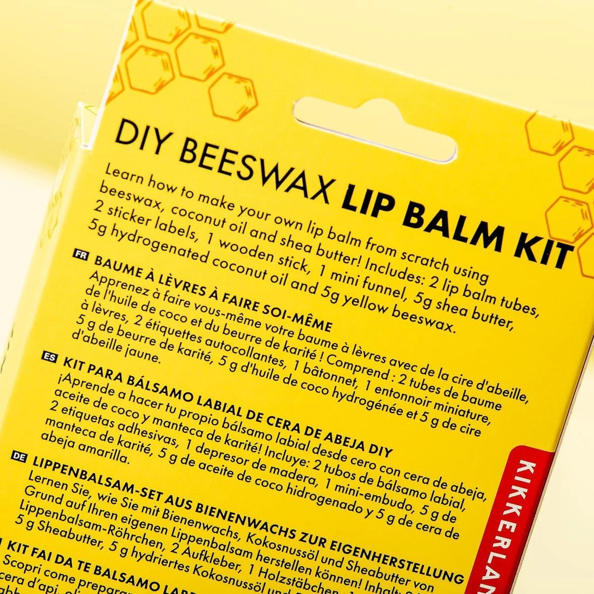 Kikkerland DIY Bijenwas Lip Balsem Kit - Maak Je Eigen Lippenbalsem - 100% Natuurlijk - Voor Twee Balsem Sticks 6 Kikkerland DIY Bijenwas Lip Balsem Kit - Maak Je Eigen Lippenbalsem - 100% Natuurlijk - Voor Twee Balsem Sticks - Afbeelding 6