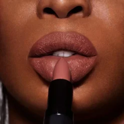 Rimmel London Lasting Finish Lippenstift - 710 Get Dirty -Cosmetica Winkel 1200x1200 365