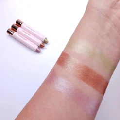 Makeup Revolution - Soft Glamour - Shimmer Shadow Stick Set - Oogschaduw Pencils - Soft Pink, Champagne Bronze Gold & Soft Green -Cosmetica Winkel 1200x1200 935