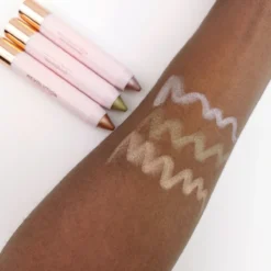 Makeup Revolution - Soft Glamour - Shimmer Shadow Stick Set - Oogschaduw Pencils - Soft Pink, Champagne Bronze Gold & Soft Green -Cosmetica Winkel 1200x1200 936