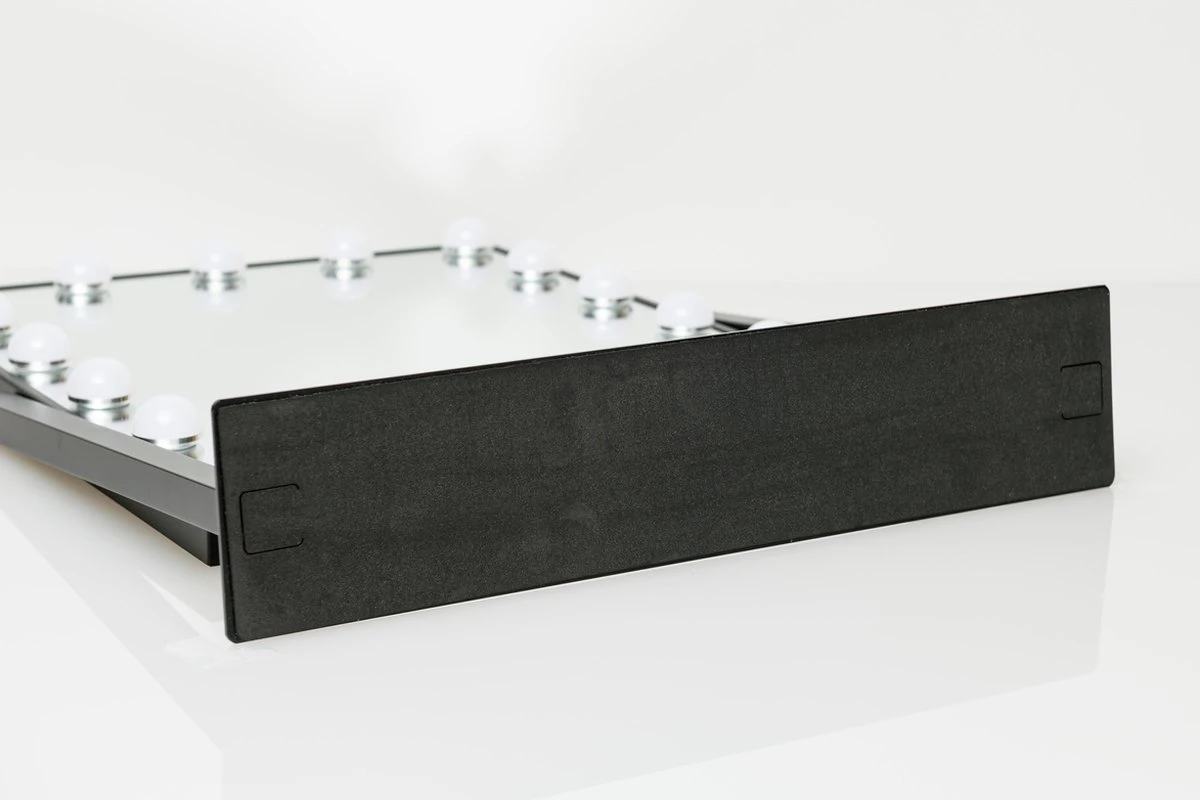 United Entertainment - Hollywood Spiegel Met 12 LEDs - 36x47,5 Cm - Zwart 6 United Entertainment - Hollywood Spiegel Met 12 LEDs - 36x47,5 Cm - Zwart - Afbeelding 6