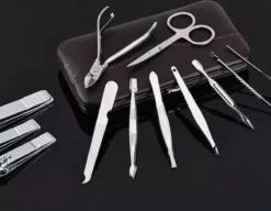 IGOODS - 12 Delig Manicure Set - Nagelknippers - Nagelvijl - Nagelsetje -Cosmetica Winkel 1200x933