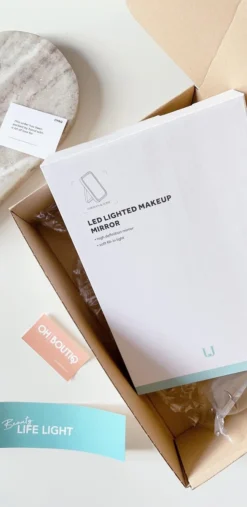 Jordan & Judy Make-upspiegel Met Verlichting - Oplaadbaar - Led Spiegel Make Up Met Touch Switch - Staand Spiegel 13 Jordan & Judy Make-upspiegel Met Verlichting - Oplaadbaar - Led Spiegel Make Up Met Touch Switch - Staand Spiegel -Cosmetica Winkel 585x1200