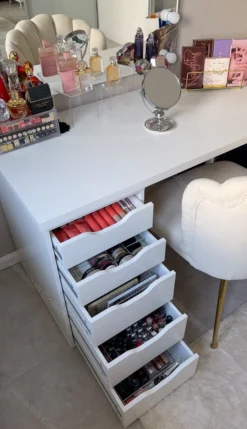 Jumanah® Collections - "Sorted" Large Lip Set - Make Up Organizer - Ladeverdeler - Lade Organizer - Transparant - Acryl - Kunststof - Ikea Alex 5 Ladeblok 14 Jumanah® Collections - "Sorted" Large Lip Set - Make Up Organizer - Ladeverdeler - Lade Organizer - Transparant - Acryl - Kunststof - Ikea Alex 5 Ladeblok -Cosmetica Winkel 691x1200