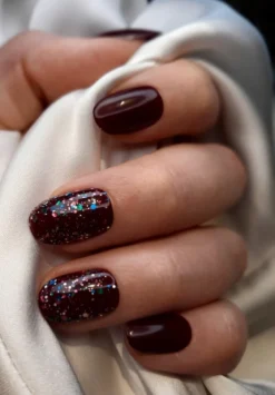 SD Press On Nails - B-Series - Plaknagels - Nagelset 20 Nagels - B72 - Rood - Gellak - Nagellak - Korte Ronde Nageltips - Nepnagels Met Lijm - Kunstnagels - Nail Art - Handmade - Valse Nagels - Nagelvijl - Accessoires - Korte Nagels - Glitter -Cosmetica Winkel 834x1200