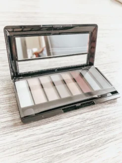 Rimmel London Rimmel Magnif'Eyes Eye Oogschaduw Palette - 003 Grunge Glamour 14 Rimmel London Rimmel Magnif'Eyes Eye Oogschaduw Palette - 003 Grunge Glamour -Cosmetica Winkel 900x1200 26