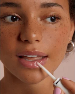 Labello Caring Lip Oil Clear Glow - 5.5 Ml -Cosmetica Winkel 962x1200